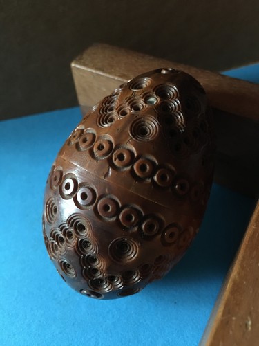 Ancien oeuf priser sculpté - à,