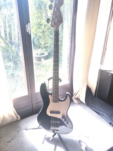 Squier jazz bass - jazz, emg