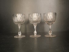 1  Verre à vin rouge 12.5 cm en cristal taillé Baccarat forme 6186 taille 8357