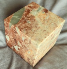 Cube en marbre rosé des Pyrénées pour socle de statue , déco - 7,5 cm