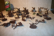 Britains LTD.  Plastic Tree Figure & Minutemen Soldiers/Deetail 1971 Soldiers