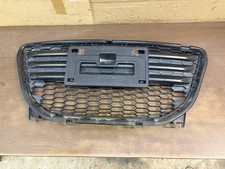 Grille de radiateur avant