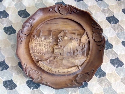 Une assiette imitation bois