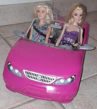 Voiture barbie + 2 barbies
