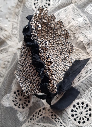 Joli chapeau poupée ancienne - poupée,