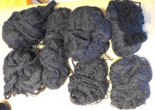 Pelotes de laine noire