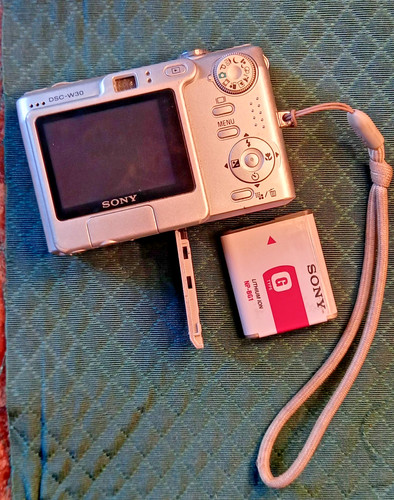 Sony digital camera - camera, cybershot