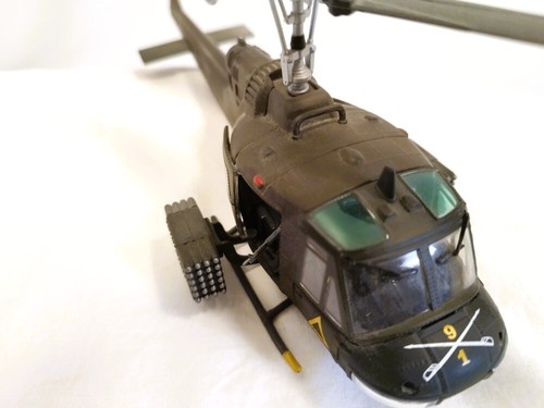 Hélicoptère uh1 huey 1 48 - uh1., 1/48