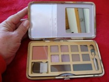 Palette de maquillage dorée