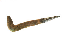 Plantoir à graines ancien, en bois et fer.