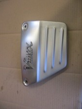 Cache latéral droit pour