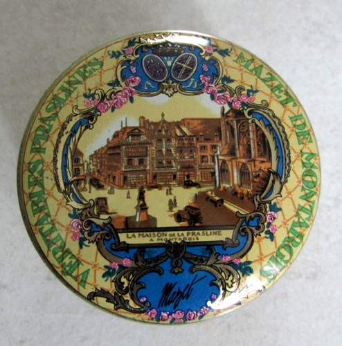 Boîte ronde métallique vide