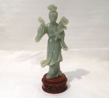 Chine. Statuette en jade vert