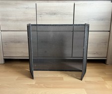 UN PARE FEU- ECRAN  DE