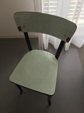 Chaise en bois et Formica