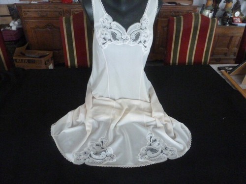 Jolie combinaison fond - de, robe