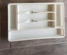 Range-couverts en plastique