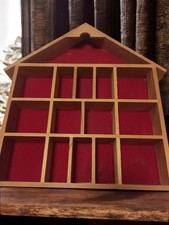 Ancien petit meuble en bois pour figurines vintage, rangement d’exposition rétro