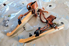 ancien Patins à glace (déco) chalet  montagne objet art populaire debut XXem