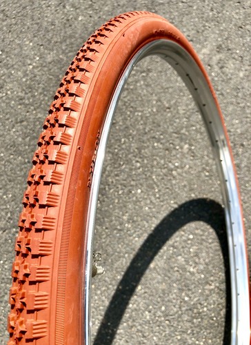 Pneu rouge brique 1 2 - 28, x