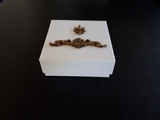 Boite blanche de bureau avec