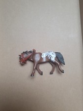 1 Cheval Marron Foncé Tache