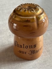 Ancien petit pot en forme de