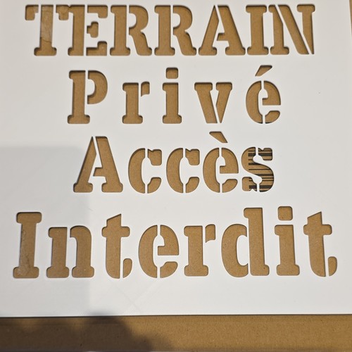 Pochoir terrain privé - pochoir,
