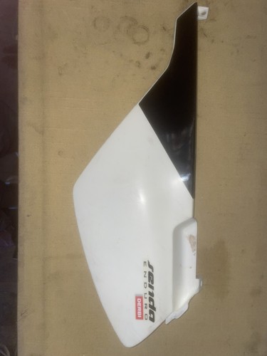 Carenage lateral gauche derbi - lateral,