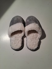 Pantoufles femme grises et