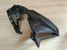 UN CACHE CARENAGE PLASTIQUE