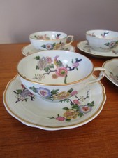 6 Tasses à Thé & sous tasses