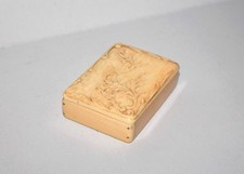 RARE SMALL PILLBOX in "Precious Bone" hand engraved, 7x5x2cm OLD BOX