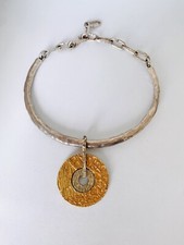 Collier torque à pendentif