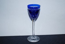UN VERRE A LIQUEUR EN CRISTAL