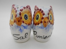 PAIR OF PEPPER SHAKER PORCELAIN OWL / OWL FIGURINE