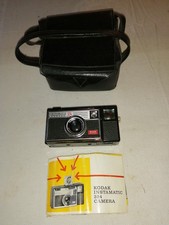 Ancien appareil photo Kodak Instamatic 324 Camera dans son étui