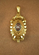 Important pendentif ouvrant
