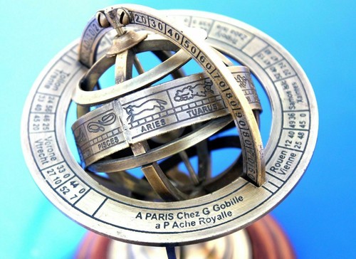 Globe céleste armillaire