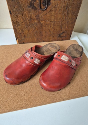 Sabot cuir rouge vintage