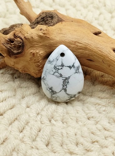 Pendentif naturel forme goutte