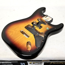 2014 Fender Deluxe Player's Strat Solid Ash BODY 3-Tone Sunburst Electric Guitar