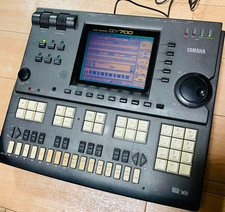 YAMAHA QY700 MIDI Music