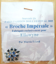 Rare broche pour la poupée