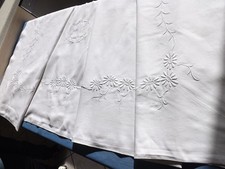 drap brodé, 2.34 m X 3.07 m