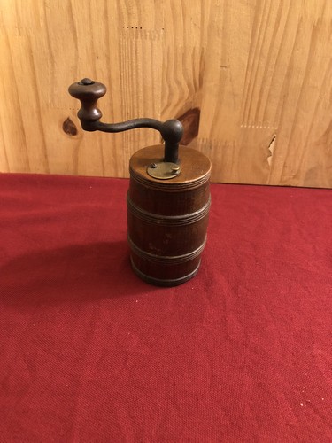 Poivrier ancien tonneau - poivrier, “tonneau