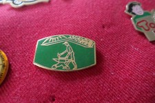 pin s broche vieux metier forgeron enclume Pierres a aiguiser