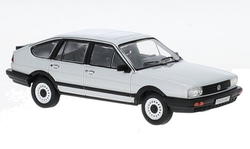 Passat 1985 silver - b2,