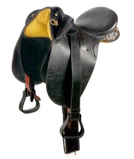 Selle australienne en cuir lisse avec étriers, étriers, sassinga et sangle Sarto