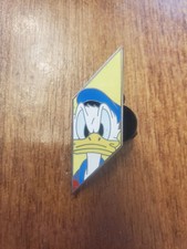 Pin's Disney Donald Jaune -